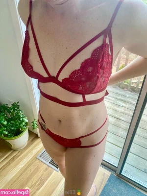 pineapple_ellie_free [ pineapple-ellie-free ] - LOS AMO HOY HAY CONTENIDO NUEVOOO   Hagaaan sus peticiones