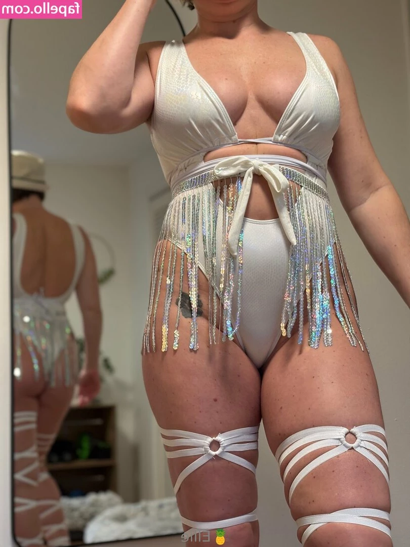 pineapple_ellie_free [ pineapple-ellie-free ] - Do my tits look big in this dress?? 😏
