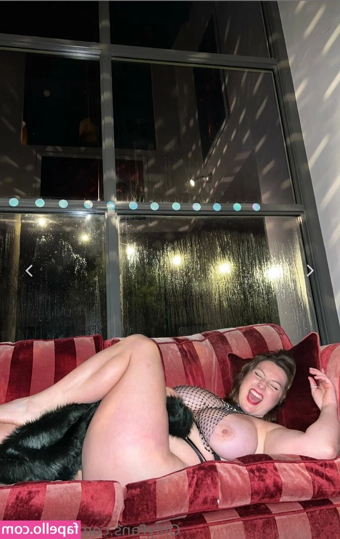 Bel Larcombe [ bel-larcombe ] - TGIF    Even better it s  FetishFriday  Slide into my DM s and tell