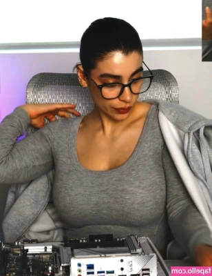 ayaattt - I want to show you how I strip it off! Dm me! 😏💦