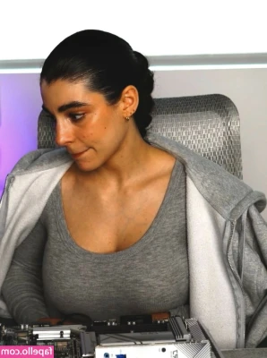 ayaattt - It’s my birthday!!! Send me some love babes!!