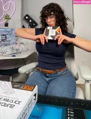 ayaattt - Is it Titty or Toe Tuesday?  Where are you cumming? All over Bea's