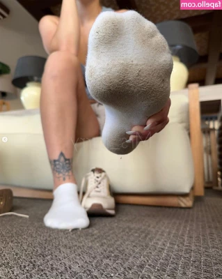 mrs_larry [ mrs-larry ] - There’s 8 more pictures to this set AND a video 😏 Wanna see it?