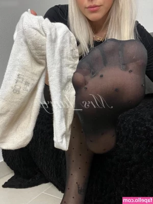 mrs_larry [ mrs-larry ] - In pausa pranzo avrei proprio bisogno di un massaggio ♥️