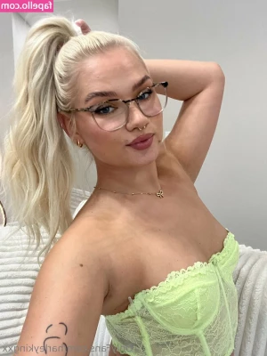 harleykingxx - When bae is away this girl will play   you might wanna check this out