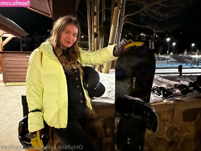 nataliastarrfree - It s soooo cold out this morning  I need someone to help warm me up