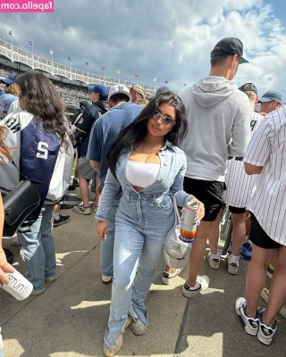 sofia.deroian [ sofia-deroian ] - Hey you!! If you haven't subscribed to my YouTube channel yet, I just
