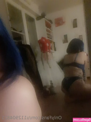 u112904821 - I m waiting so patiently for you to come and play with me