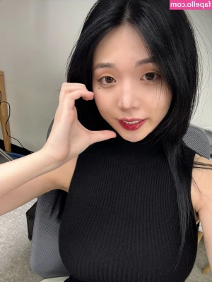 Lee Yeonwoo [ lee-yeonwoo-1 ] - Sending out some Christmas spirit love to ya all!! 🎅🎄😘🥰