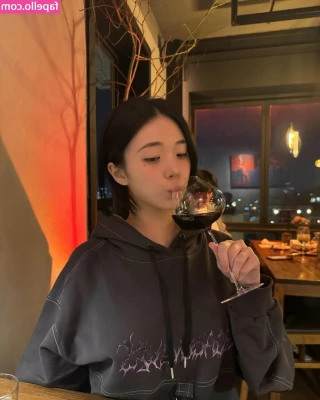 Lee Yeonwoo [ lee-yeonwoo-1 ] - All my dirties have to stay here but to see the videos and everything