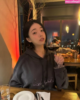 Lee Yeonwoo [ lee-yeonwoo-1 ] - Ass and back getting some tan