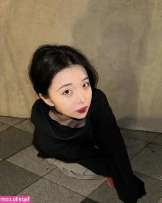 Lee Yeonwoo [ lee-yeonwoo-1 ] - I can be your hardtop or soft bottom I am the girl next door  Do you