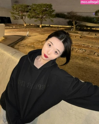 Lee Yeonwoo [ lee-yeonwoo-1 ] - Do you like my new haircut   xagustinaxxx