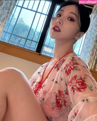 Lee Yeonwoo [ lee-yeonwoo-1 ] - Escríbeme al privado