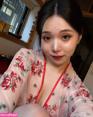 Lee Yeonwoo [ lee-yeonwoo-1 ] - Welcome to my page  I take special picture of my feet just for you  I