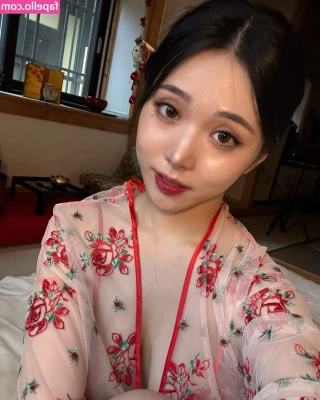 Lee Yeonwoo [ lee-yeonwoo-1 ] - look intensely to my pussy 🍑 it's so wet, can you see it?