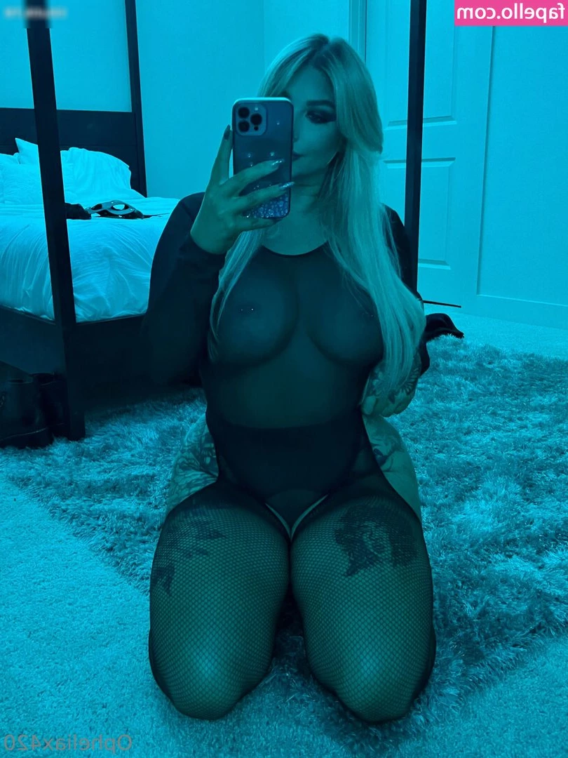Ophelia - Come wake me up from my nap by slipping in that hard cock