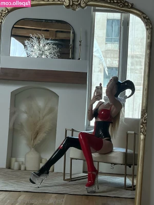 Bondagefairy [ bondagefairy-3 ] - Schön meine Leggins hochgezogen und rein   - pulled up my leggings