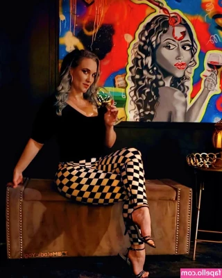 Kirsty Austin [ kirsty-austin ] - y’all wanna see my milk coming in🤭