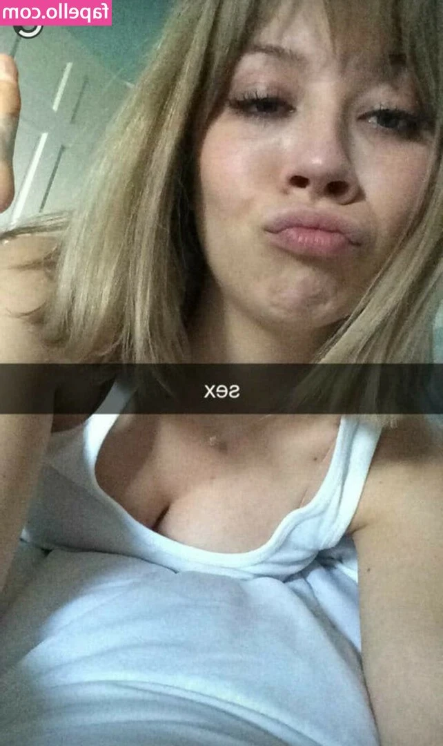 Jennette McCurdy [ jennette-mccurdy ] - wanna come watch movies with me?  i promise ill try not to be too