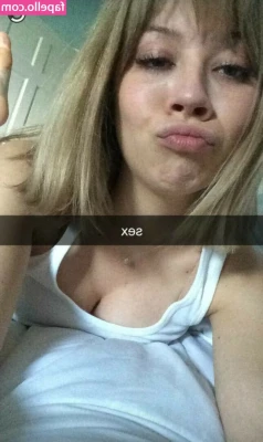 Jennette McCurdy [ jennette-mccurdy ] - wanna come watch movies with me?  i promise ill try not to be too