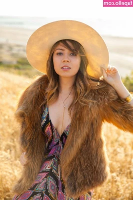 Jennette McCurdy [ jennette-mccurdy ] - naked in nature is the absolute best