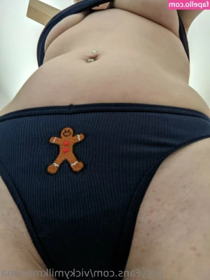 vickymilkmomma - Titties out in the sun