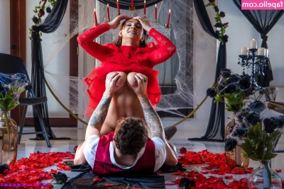Hailey Rose [ hailey-rose-30 ] - Jerking with a mate