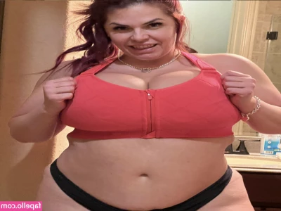 JessicaJax - My tripod broke and it’s really hard to focus and suck dick when