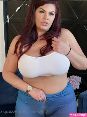 JessicaJax - Back shots or anal with my fat ass 😍🍫