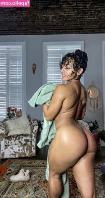 Naturebooty [ naturebooty-5 ] - Latch on with that suction so you don t sink