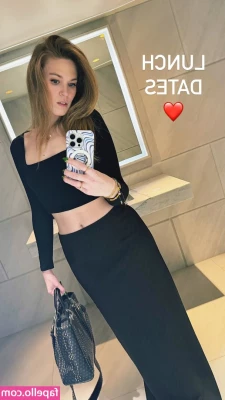 Hollie Bennett [ hollie-bennett ] - A lady who works hard deserves some sexy time 🙈 part 1