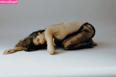 Carolina Azevedo [ carolina-azevedo ] - Listen to my voice as I tell you to speak up and spit on you