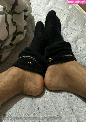nsfwonlyfans - pretend your legs hate each other and give your hands some work 🤭