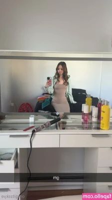 bellalovess [ bellalovess-1 ] - Pics for one of my favs who loves this skirt and nylons combo 😘