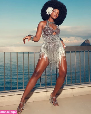 Iza Cantora [ iza-cantora-1 ] - Big batty gyal🍑