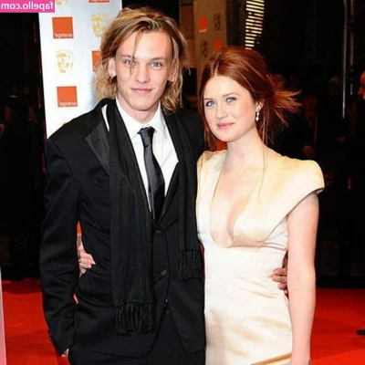 Bonnie Wright [ bonnie-wright-1 ] - Sorry boys  looks like I just don t have a good enough connection out