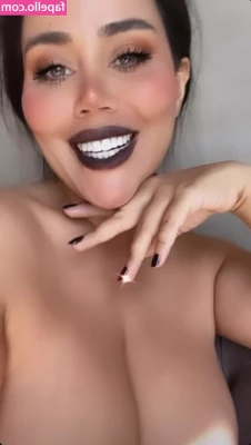 Mina Namdari [ mina-namdari ] - I had this urge to get my tits out