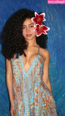 Barbara Ramirez [ barbara-ramirez ] - DID I MAKE YOU STOP SCROLLING? 😉🤔 Cum into my dms, and I'll