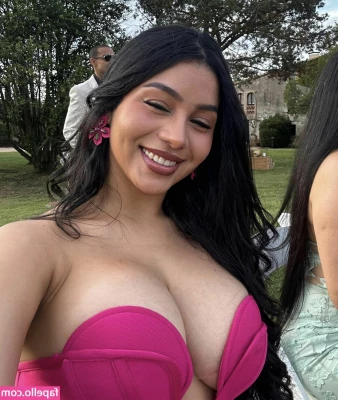 Barbara Ramirez [ barbara-ramirez ] - Mommy needs to cum before she heads out. Help her get her jeans off?