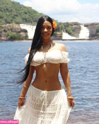 Barbara Ramirez [ barbara-ramirez ] - Today I decided to spend my time at home doing my chores. But then I