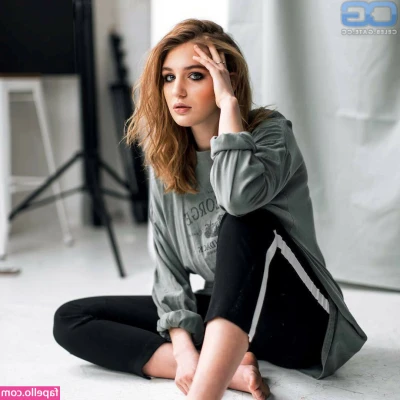 Sophie Nelisse [ sophie-nelisse ] - Tuesdays are for toes