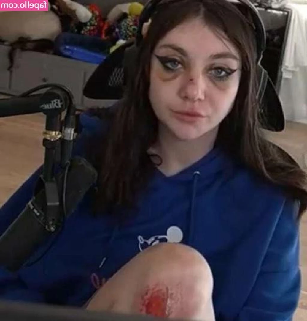 Justa Minx [ justa-minx ] - Dildo time