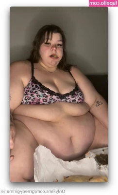 greedygirlmarie - care to caress the curves of my skin ? 💦