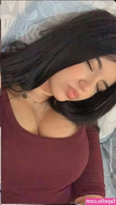 Mariana Cristaldo [ mariana-cristaldo ] - Take a seat and enjoy me