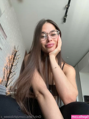 phibieee_c [ phibieee-c ] - First fan to tip $12 will receive $350 worth of content🤫🤫