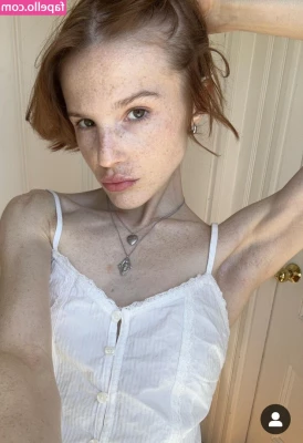 Riley Rodriguez [ riley-rodriguez ] - Me using my toy in the open fully naked