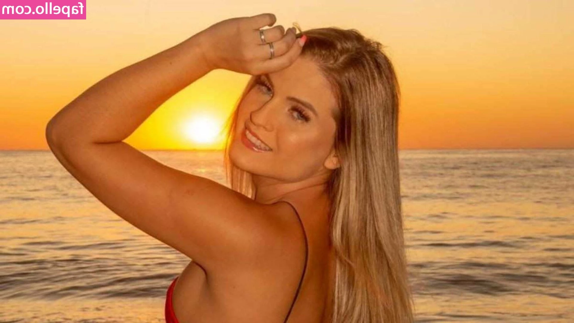 Bruna Dias [ bruna-dias ] - I m LIVE in an hour  just to peak at what ur up to at home it s