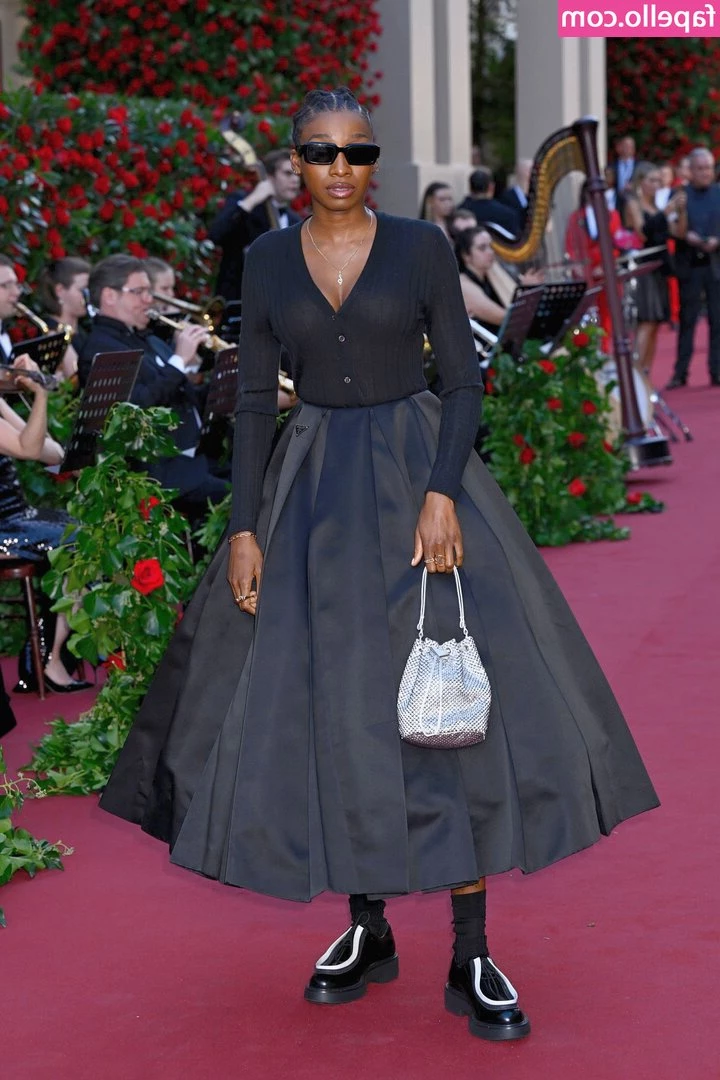 Little Simz [ little-simz ] - Do you like my new dress