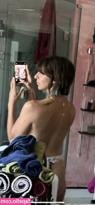 Gabbie Hanna [ gabbie-hanna ] - Being a little bit naughty 😈